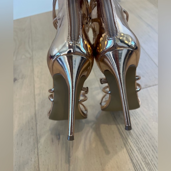 Steve Madden Rose Gold Metallic Strappy Heel - Size 7.5 - Picture 5 of 6